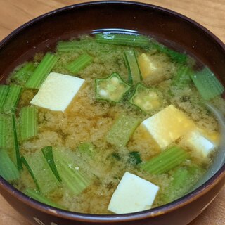 オクラと小松菜のお味噌汁